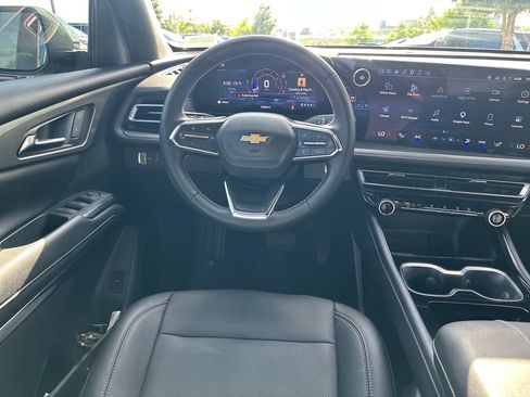 Used 2024 Chevrolet Traverse LT FWD image 29