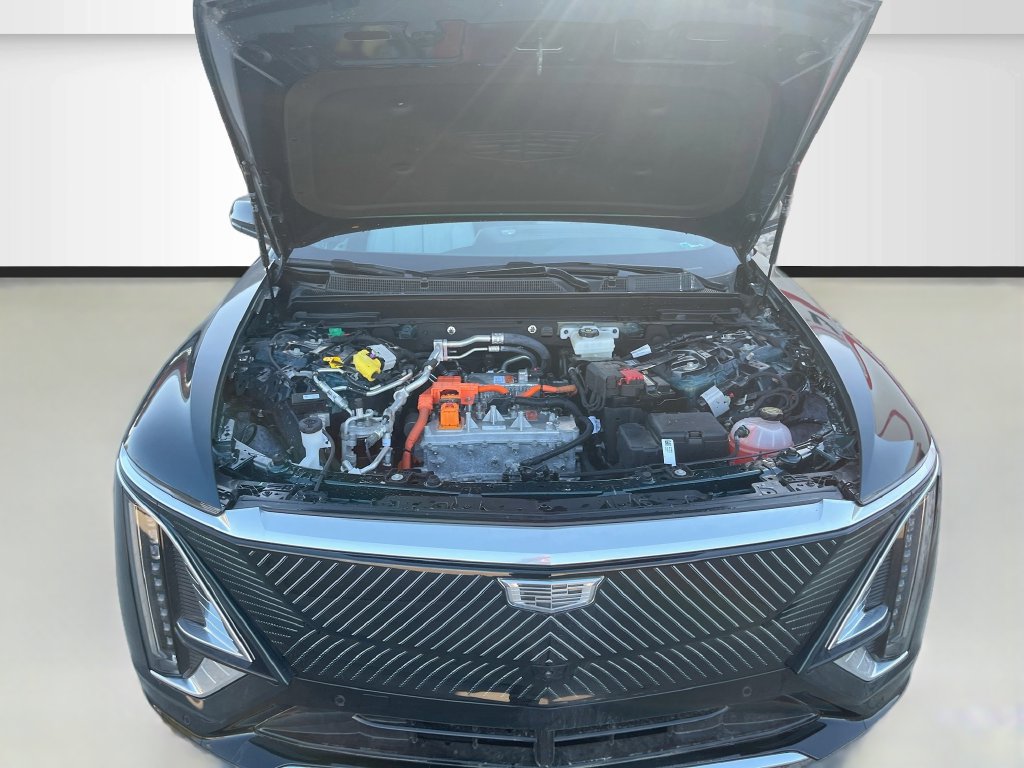 Used 2026 Cadillac Lyriq Luxury w/ LPO, Floor Liner Package AWD/4WD image 31