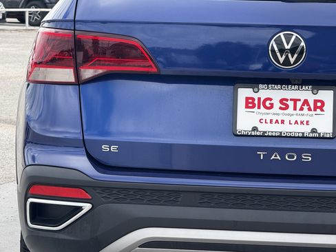 Used 2024 Volkswagen Taos SE image 11