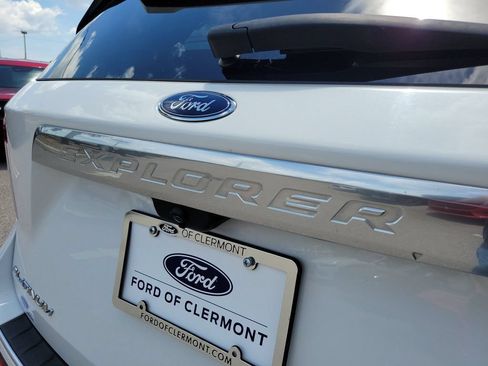 Used 2020 Ford Explorer Platinum w/ Premium Technology Package AWD/4WD image 8