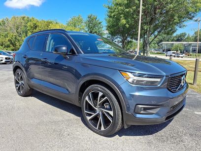 Certified 2022 Volvo XC40 T5 R-Design w/ Advanced Package