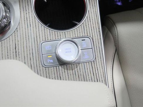 Certified 2025 Genesis GV80 3.5T Prestige AWD/4WD image 16
