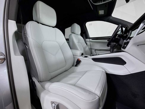 New 2026 Porsche Macan image 30