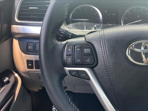 Used 2018 Toyota Highlander Limited AWD/4WD image 23