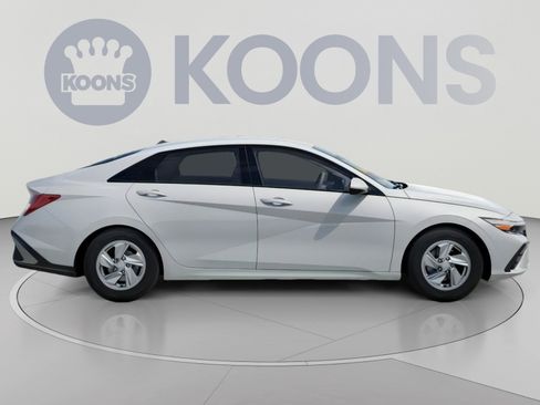 New 2026 Hyundai Elantra SE FWD image 10