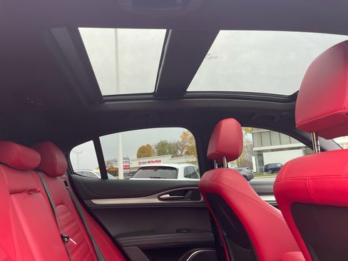 Used 2023 Alfa Romeo Stelvio Veloce image 28