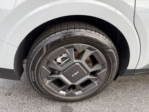 Used 2025 Kia Carnival SX FWD image 39