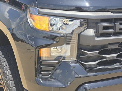 Used 2023 Chevrolet Silverado 1500 Custom AWD/4WD image 9