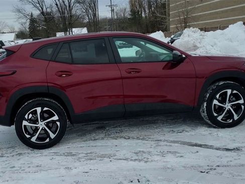 Certified 2024 Chevrolet Trax RS w/ Driver Confidence Package image 9