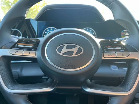 Used 2025 Hyundai Elantra SEL image 23