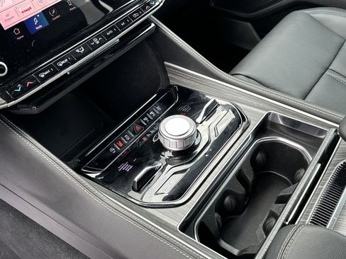 New 2024 Jeep Wagoneer L Series III w/ Convenience Group I image 17