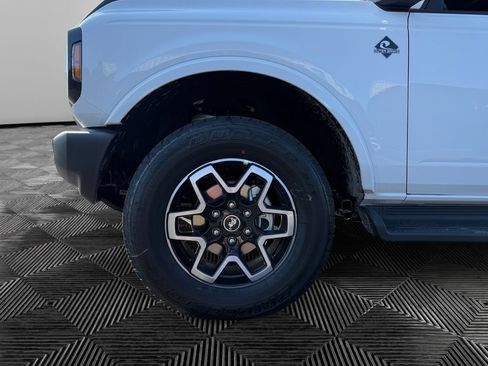 New 2026 Ford Bronco Outer Banks AWD/4WD image 14