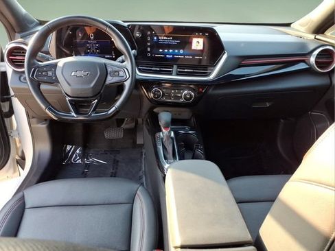 Used 2024 Chevrolet Trax RS w/ Sunroof Package FWD image 14