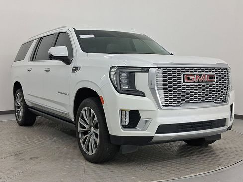 Used 2021 GMC Yukon XL Denali w/ Denali Premium Package image 6