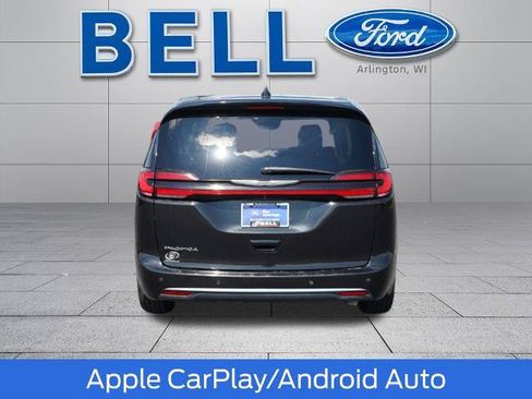 Used 2023 Chrysler Pacifica Touring-L FWD image 5