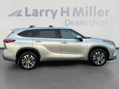 Certified 2022 Toyota Highlander XLE image 6