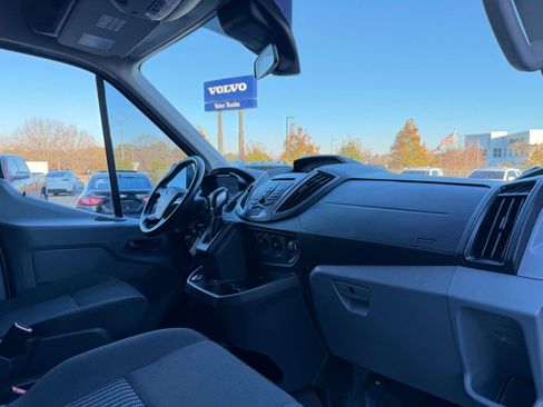 Used 2019 Ford Transit 150 XLT image 29