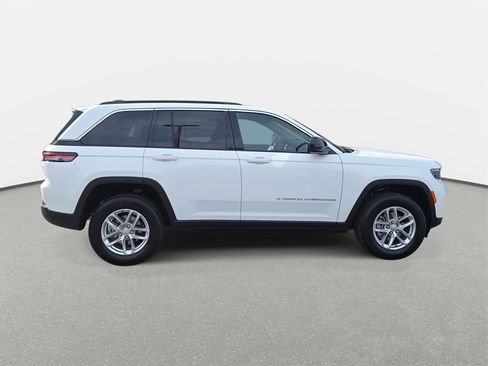 New 2025 Jeep Grand Cherokee Laredo X image 4