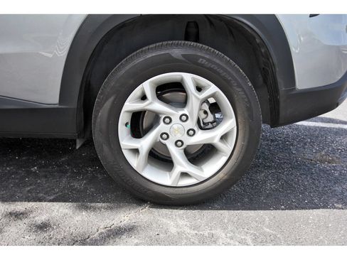 Used 2025 Chevrolet Trax LS w/ LS Convenience Package FWD image 32