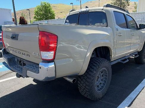 Used 2016 Toyota Tacoma SR5 w/ SR5 Appearance Package (DN) AWD/4WD image 2