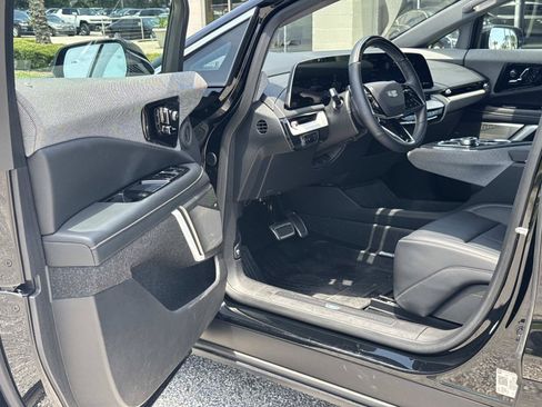 Used 2025 Cadillac Optiq Luxury 2 w/ LPO, Floor Liner Package AWD/4WD image 13