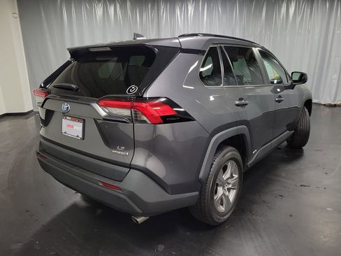 Used 2022 Toyota RAV4 LE AWD/4WD image 8