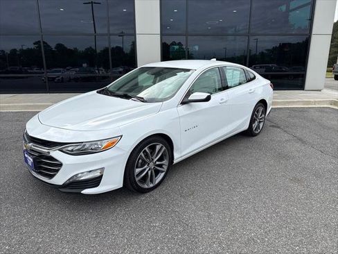 Used 2024 Chevrolet Malibu LT FWD image 1