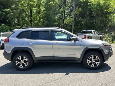 Used 2015 Jeep Cherokee Trailhawk w/ Comfort/Convenience Group AWD/4WD image 3