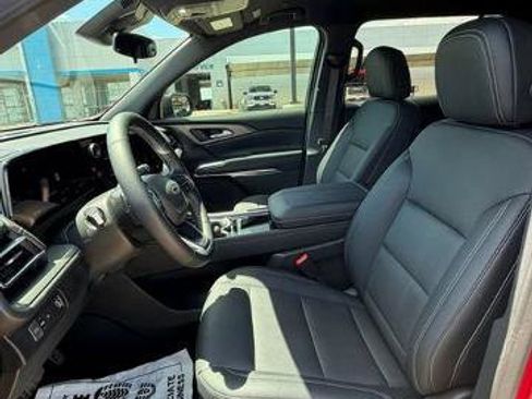 Used 2024 Chevrolet Traverse LT w/ Midnight/Sport Edition FWD image 9
