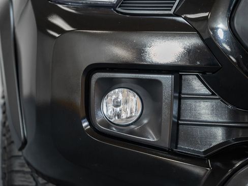 Used 2017 Toyota Tacoma TRD Off-Road w/ Tow Package (A/T) image 17