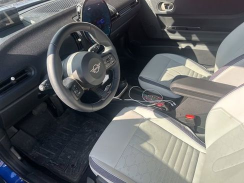 Used 2025 MINI Cooper 2-Door Hardtop image 2