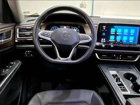 Used 2024 Volkswagen Atlas SE image 8