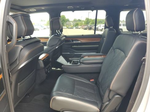 Used 2024 Jeep Grand Wagoneer L Series III AWD/4WD image 28