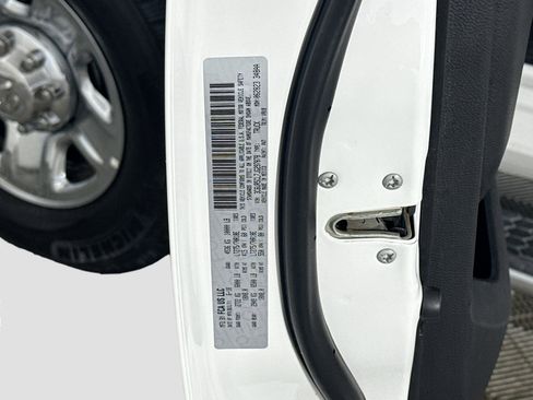 Used 2018 RAM 2500 Tradesman w/ Chrome Appearance Group image 39