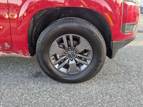 Used 2025 Nissan Frontier SV RWD image 11