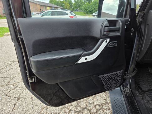 Used 2015 Jeep Wrangler Unlimited Sahara w/ Quick Order Package 24X AWD/4WD image 16