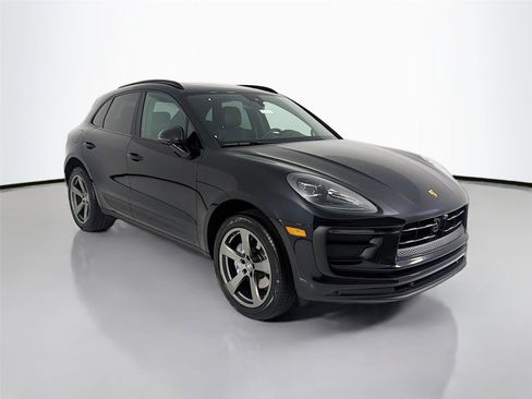 Used 2025 Porsche Macan AWD/4WD image 8