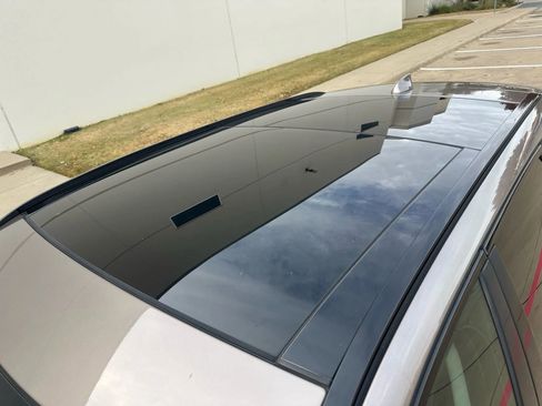 Used 2017 Jaguar F-PACE R-Sport image 15