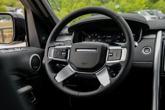 New 2026 Land Rover Discovery Limited Edition AWD/4WD image 19