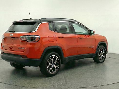 Used 2025 Jeep Compass Limited AWD/4WD image 9