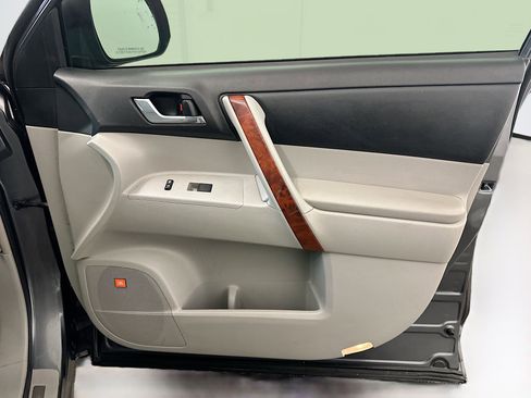 Used 2011 Toyota Highlander Limited w/ Tow Pkg AWD/4WD image 36