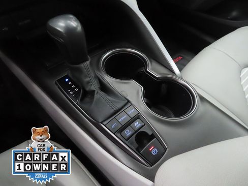 Used 2024 Toyota Camry SE image 15