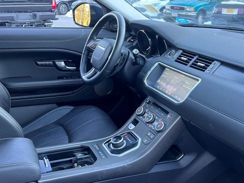 Used 2018 Land Rover Range Rover Evoque SE Premium image 10