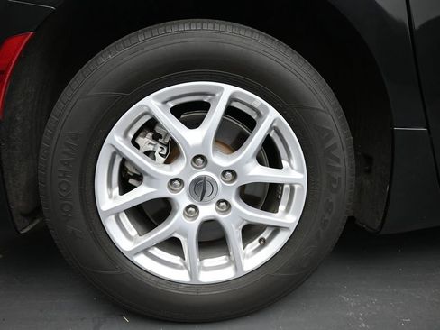 Used 2023 Chrysler Voyager LX FWD image 10
