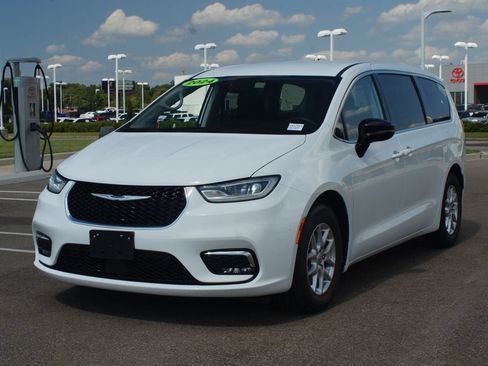 Used 2024 Chrysler Pacifica Touring-L FWD image 23