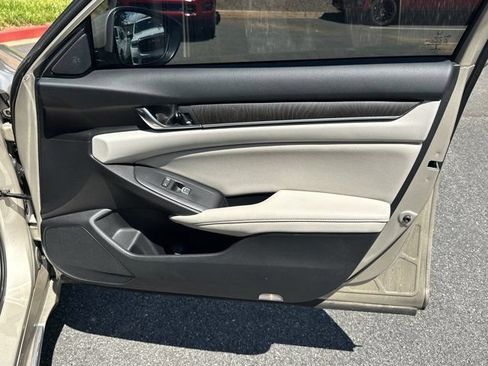 Used 2019 Honda Accord Touring image 16