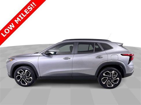 Used 2025 Chevrolet Trax RS w/ Sunroof Package image 5