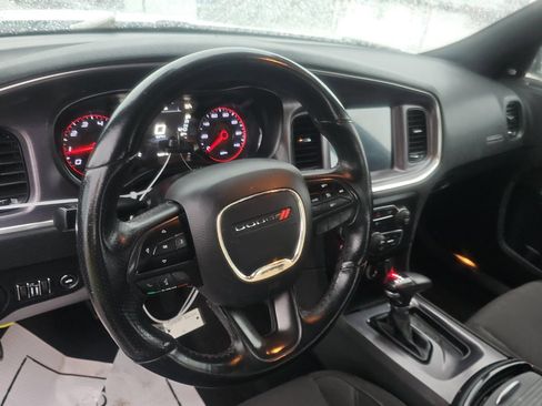 Used 2017 Dodge Charger SXT w/ Blacktop Package image 6