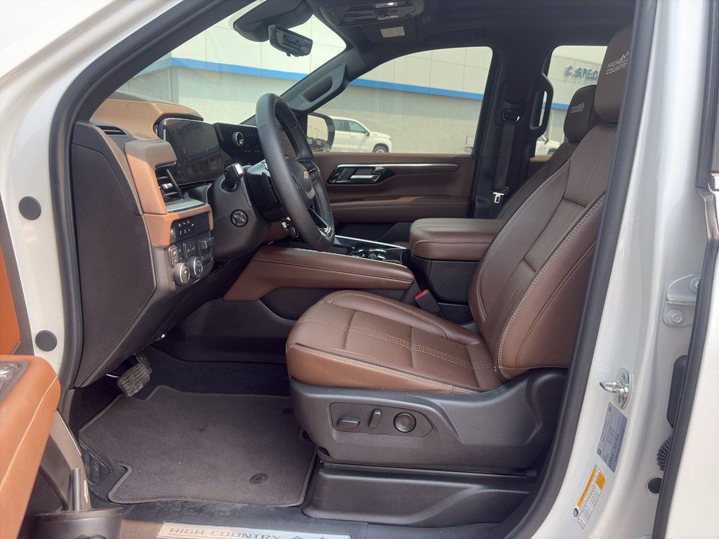 Used 2025 Chevrolet Tahoe High Country w/ Sun And Tow Package AWD/4WD image 9