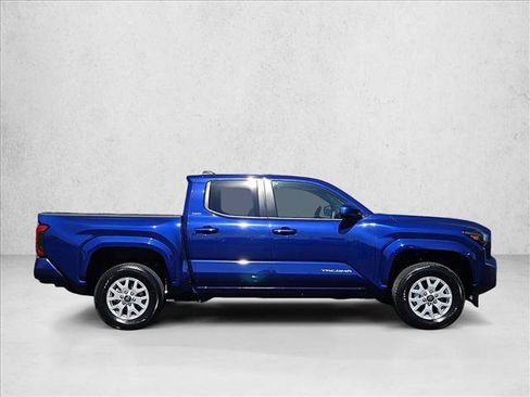 Used 2025 Toyota Tacoma SR5 AWD/4WD image 4